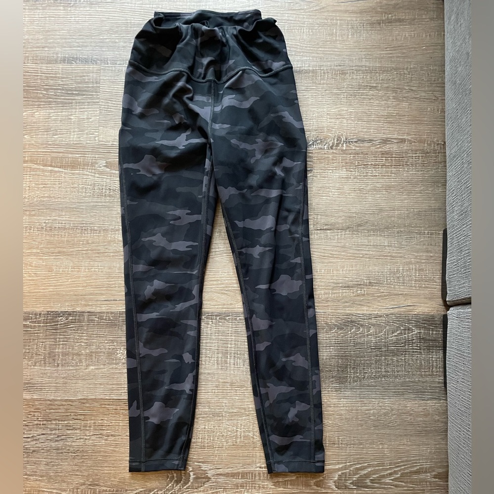 Athleta Ultimate 7/8 tight size women’s small